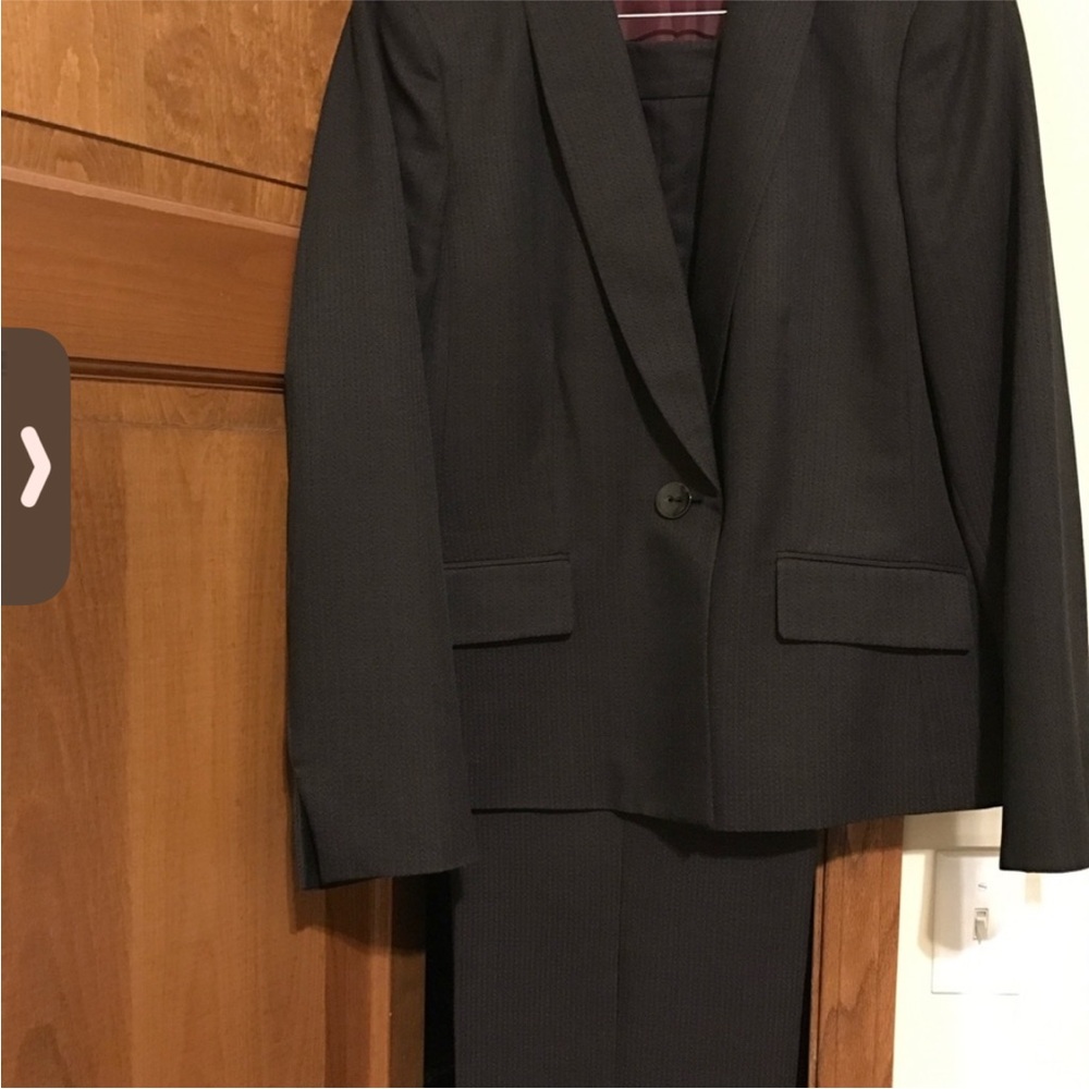 Kasper 2 piece pant suit Black size 16